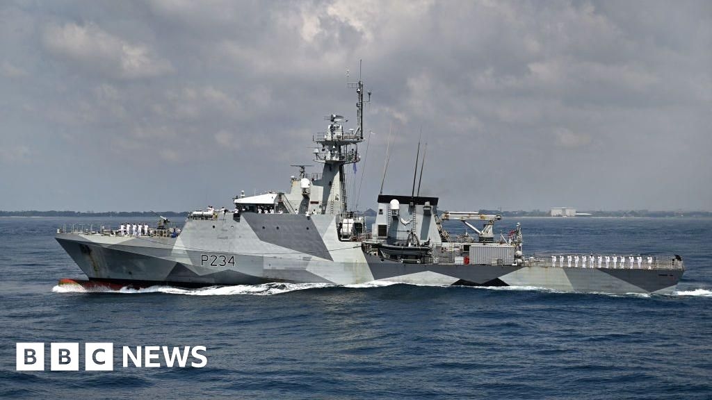 Китай критикует патрулирование британского военного корабля в Тайваньском проливе