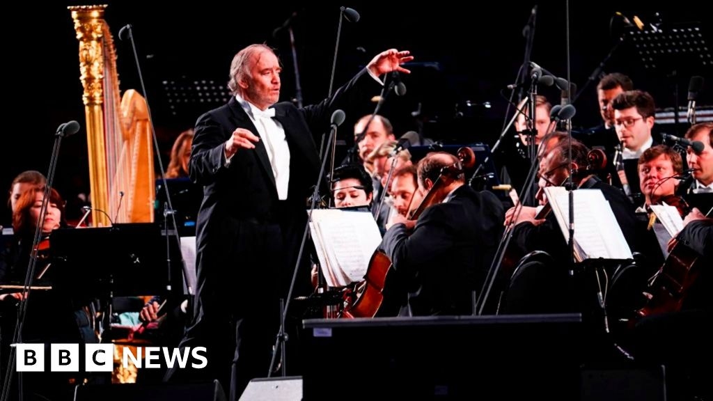 Gergiev, amigo de Putin, se prepara para dirigir el espectáculo mientras Italia rompe la prohibición a los artistas pro-Kremlin.