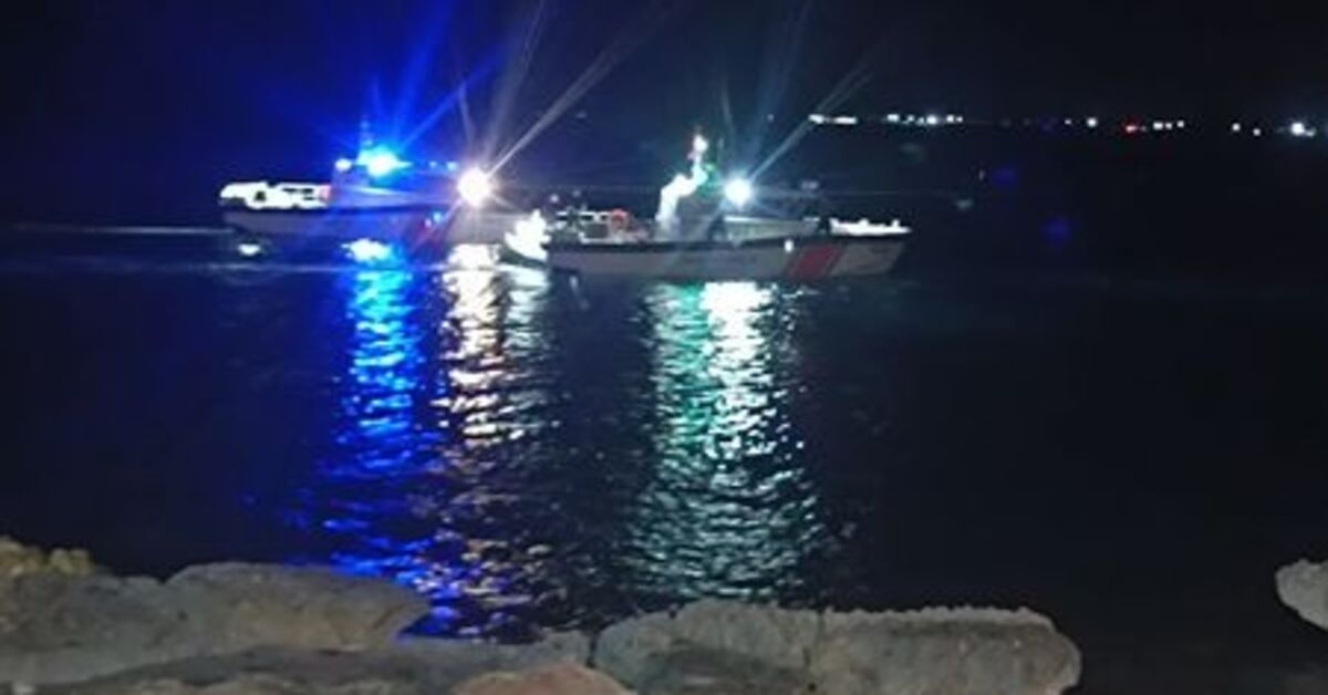 ¡3 personas entraron al mar por la noche! 1 se ahogó, 2 son buscados