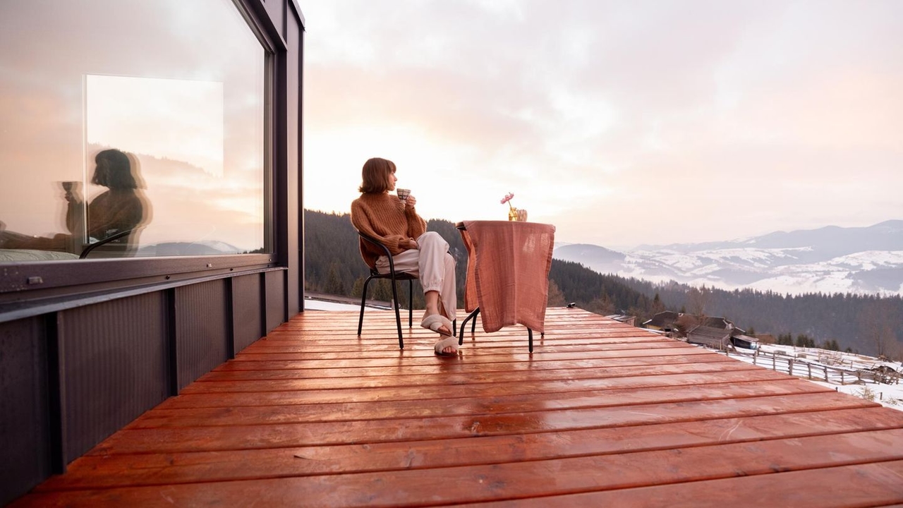 Hygge zum Verreisen: Die 3 gemütlichsten Urlaubsziele für den Herbst 2025