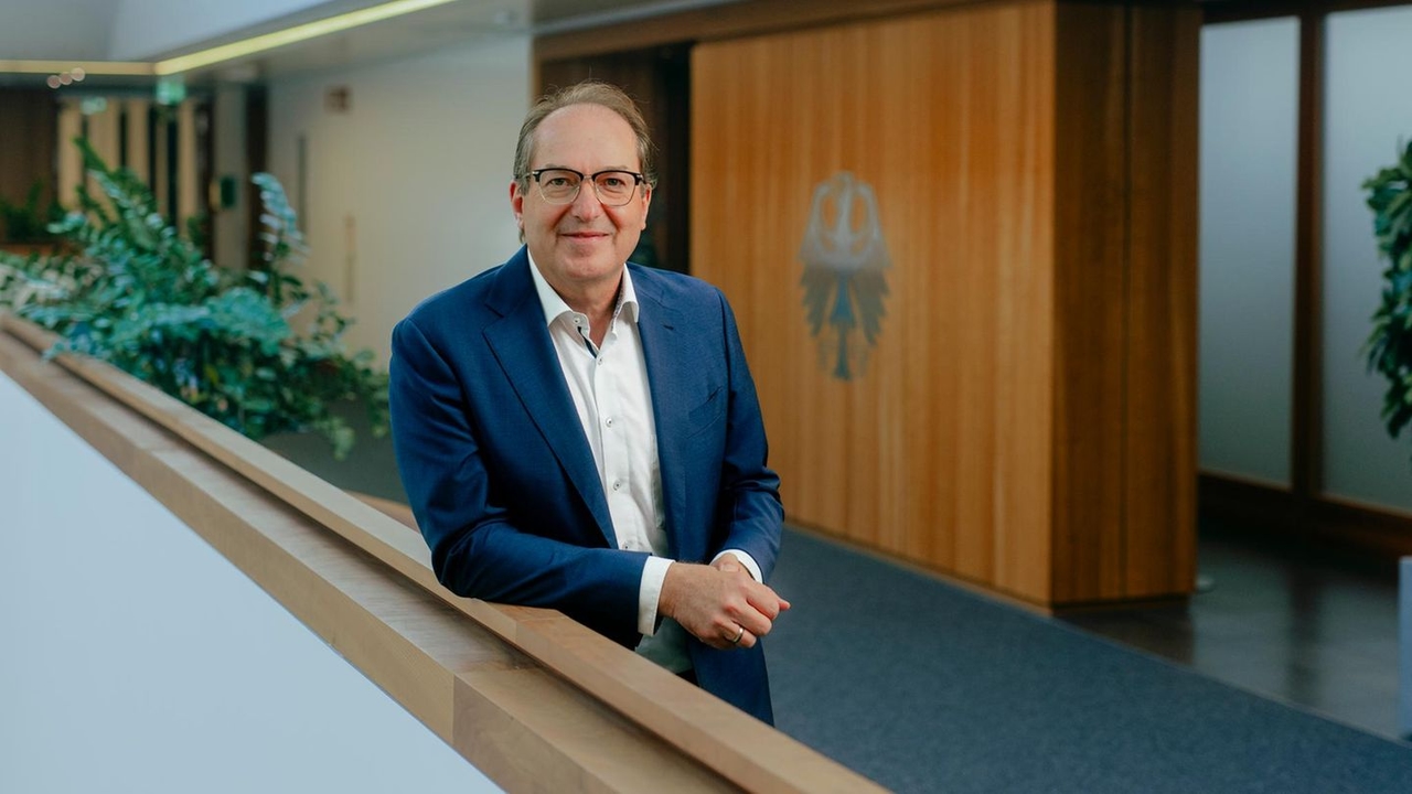 Alexander Dobrindt: "Ülkemizin aşırı yüklenmesine son vermeliyiz" | Capital+