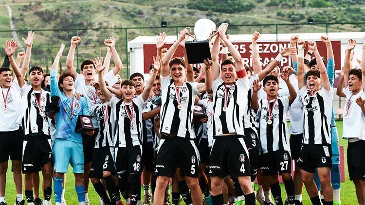 Beşiktaş U16, Fenerbahçe'yi yendi, şampiyon oldu!