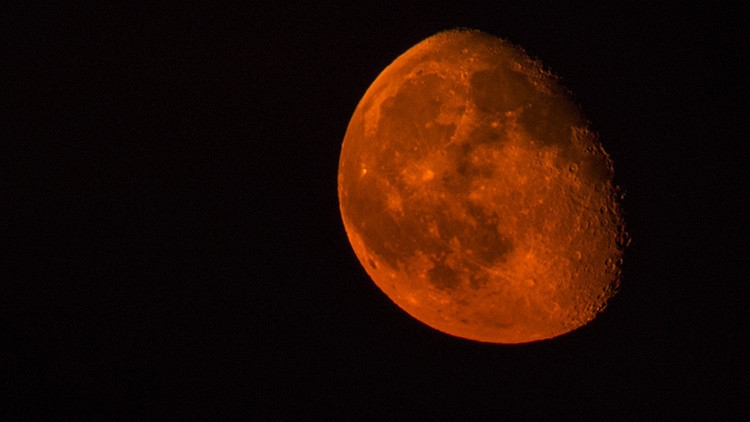 'Luna de sangre' cautiva a Asia, Europa y Turquía
