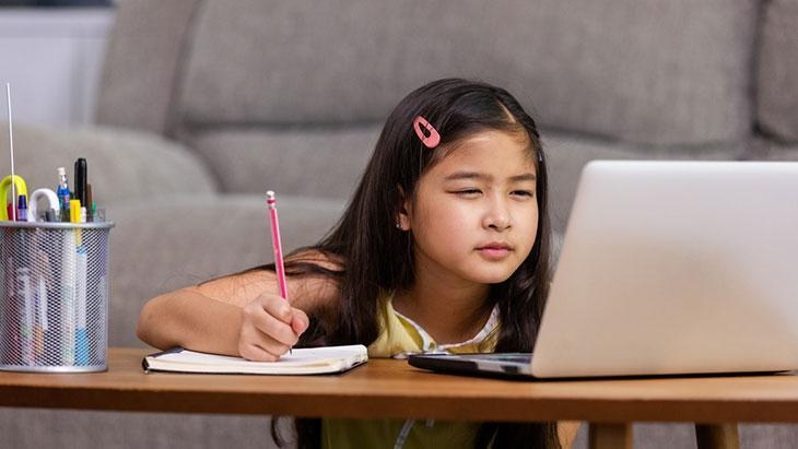 If your child squints, be careful! Your child may be nearsighted.