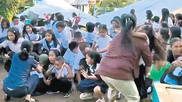 Filipinler’i deprem vurdu! Denizde 7.8 karada yıkım