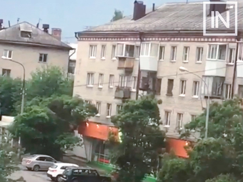 Yekaterinburg'da bir adam balkondan ateş açtı, bir kız çocuğu ve bir Rosgvardia görevlisi yaralandı (VİDEO)