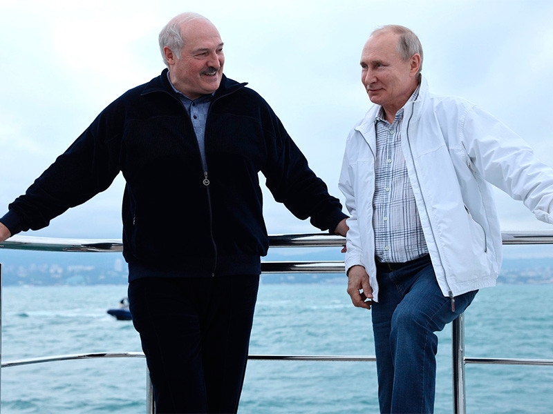 Putin ve Lukaşenko yat turuna çıktı, Rusya'dan 500 milyon dolarlık ikinci kredi dilimi ve Rusya'ya yeni Belavia seferleri konusunda anlaşmaya vardı.