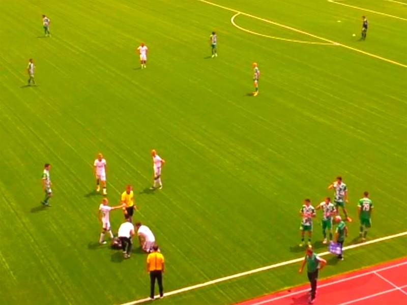 Grozni'de bir futbol karşılaşmasında da hakeme yönelik arbede ve fiziksel saldırı yaşandı.