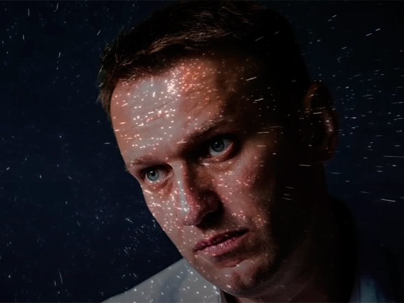 Moskova'daki bir kulüp, Navalny'nin yer aldığı bir fotoğraf nedeniyle Elysium grubunun konserini iptal etmekle tehdit etti.