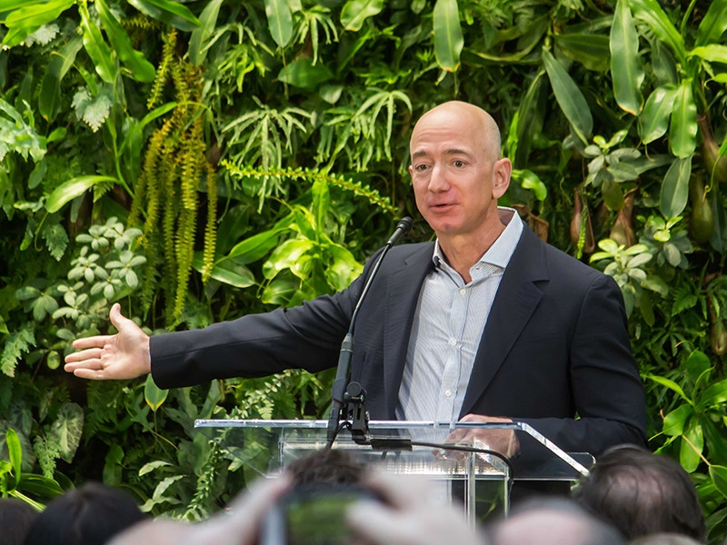 Jeff Bezos, 5 Temmuz'da Amazon CEO'luğundan istifa edecek.