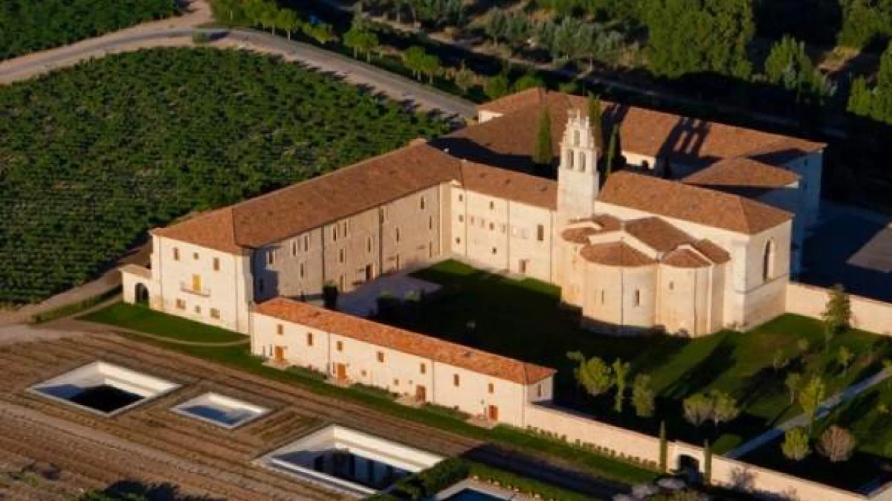 Retuerta LeDomaine Abbey — это отель, где Стелла дель Кармен, дочь Антонио Бандераса, отпраздновала свою свадьбу.