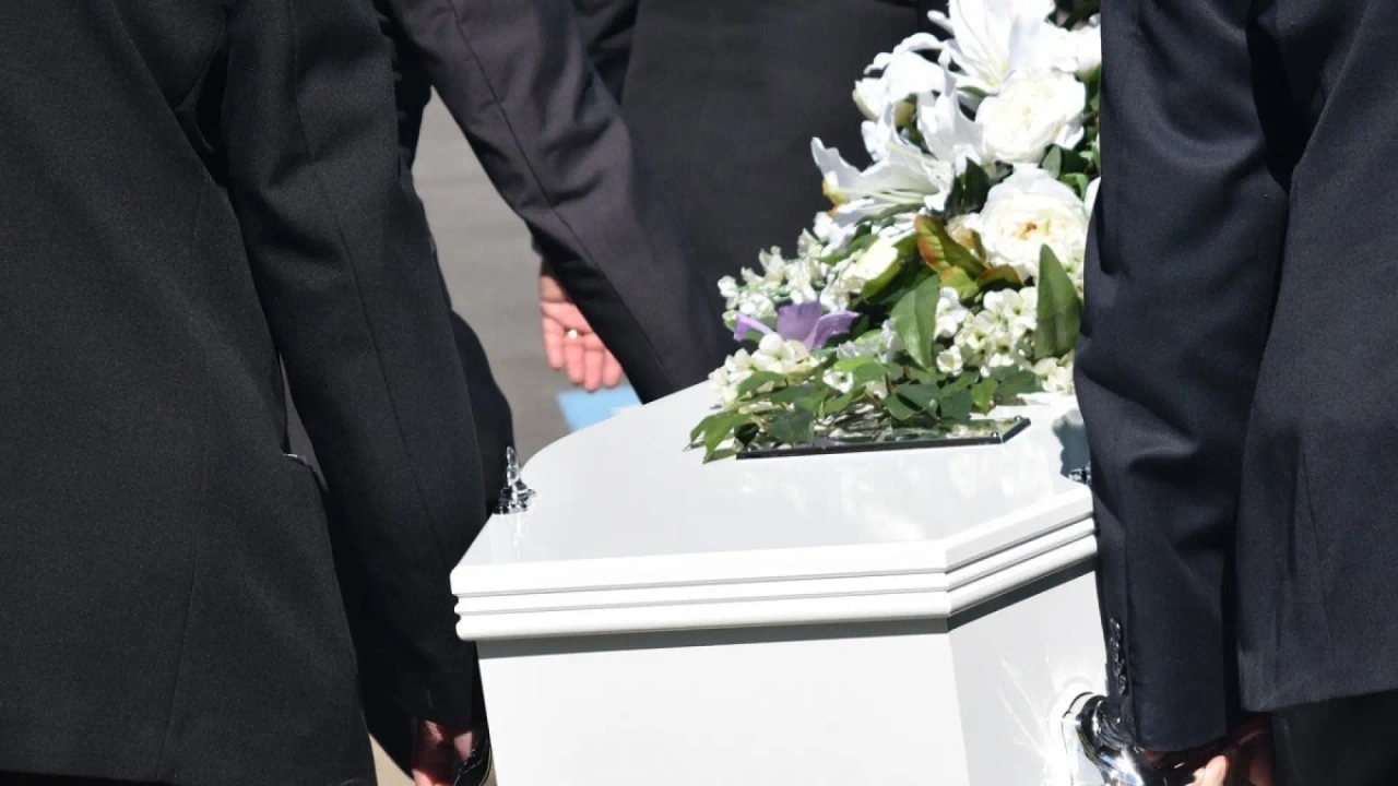 Le persone che soffrono di un lutto intenso e persistente hanno il doppio delle probabilità di morire entro i successivi 10 anni.