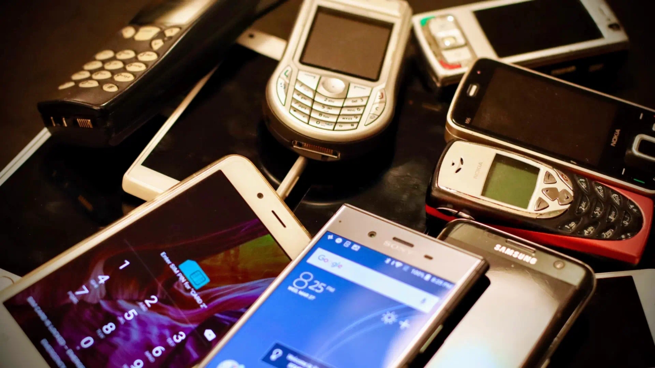 Para kazanabileceğiniz eski cep telefonları: Bir Motorola'nın değeri 2.000 Euro'ya kadar çıkabiliyor.
