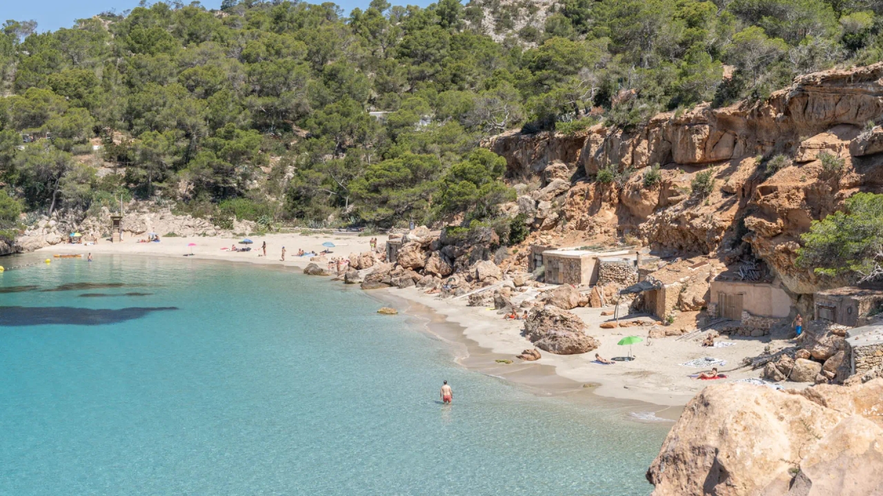 De hoek van Spanje waar Salma Hayek verliefd op werd: een verborgen baai en paradijs op de Balearen