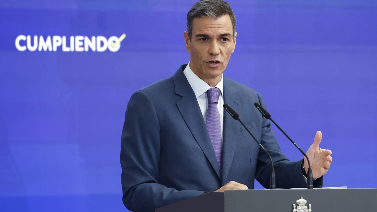 The Economist roept de door schandalen geplaagde Sánchez op om af te treden