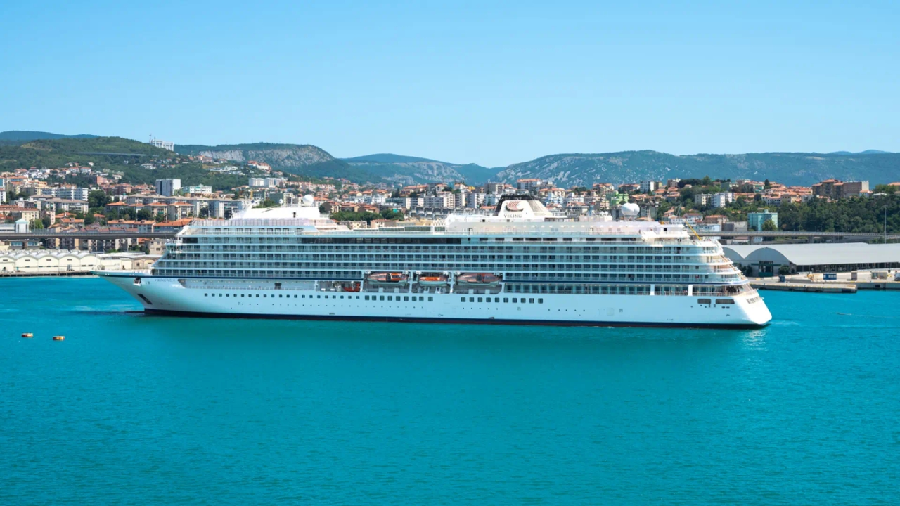 The bankruptcy of a cruise agency leaves dozens of Spanish passengers stranded.