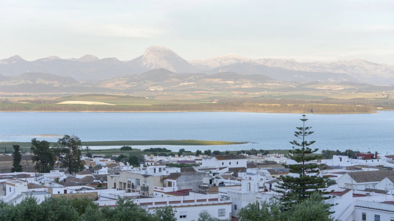 Die charmante Stadt Cádiz im Landesinneren ist im Sommer ideal für Wassersport