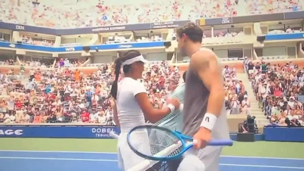El tenso momento entre Raducanu y Draper delante de Alcaraz que copa el debate del US Open mixto: "Ella rechazó el abrazo"