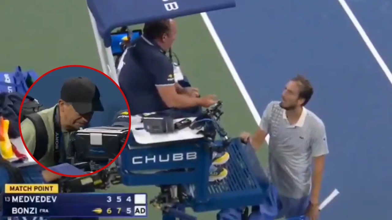 Der surreale Fehler eines Fotografen löst bei den US Open Chaos aus: Er kam mit Bonzis Matchball gegen Medvedev auf den Platz.