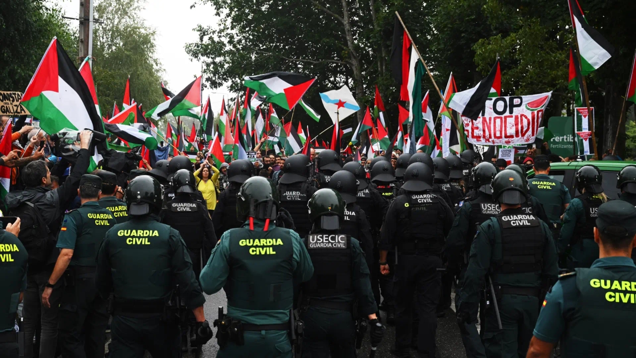 Madrid, La Vuelta finalini boykot çağrılarına karşı Gazze protestolarıyla kendini koruyor: NATO zirvesinden daha fazla subay var