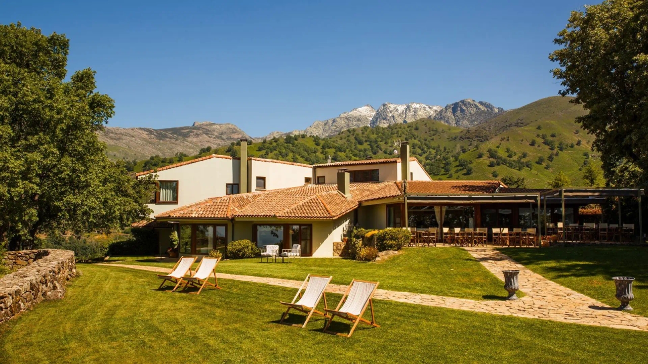 O hotel Ávila no meio da montanha que oferece vistas espetaculares de Gredos