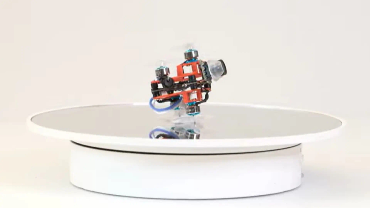 El dron más pequeño del mundo es real: mide lo mismo que una patata frita y vuela con precisión