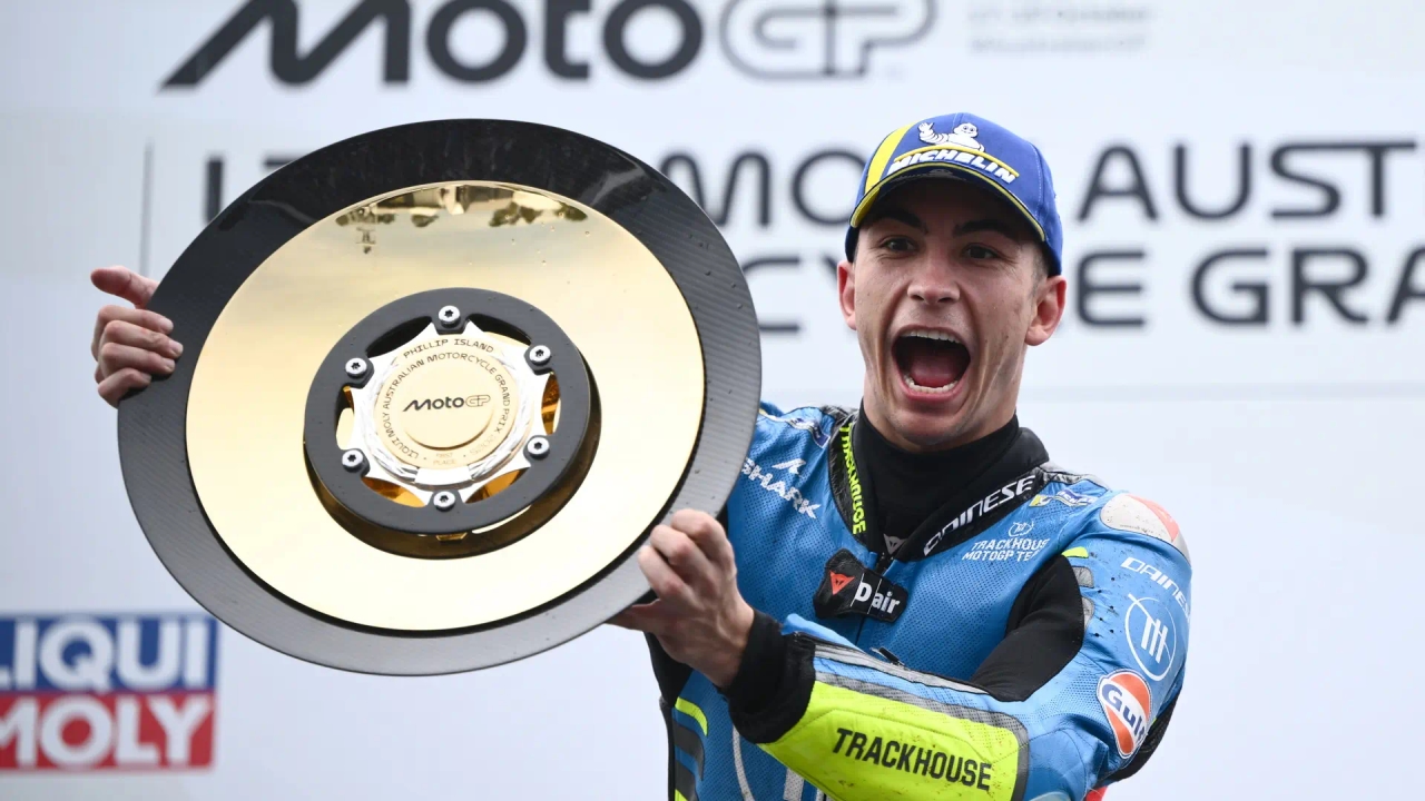 El español Raúl Fernández logra su primera victoria en MotoGP de manera incontestable