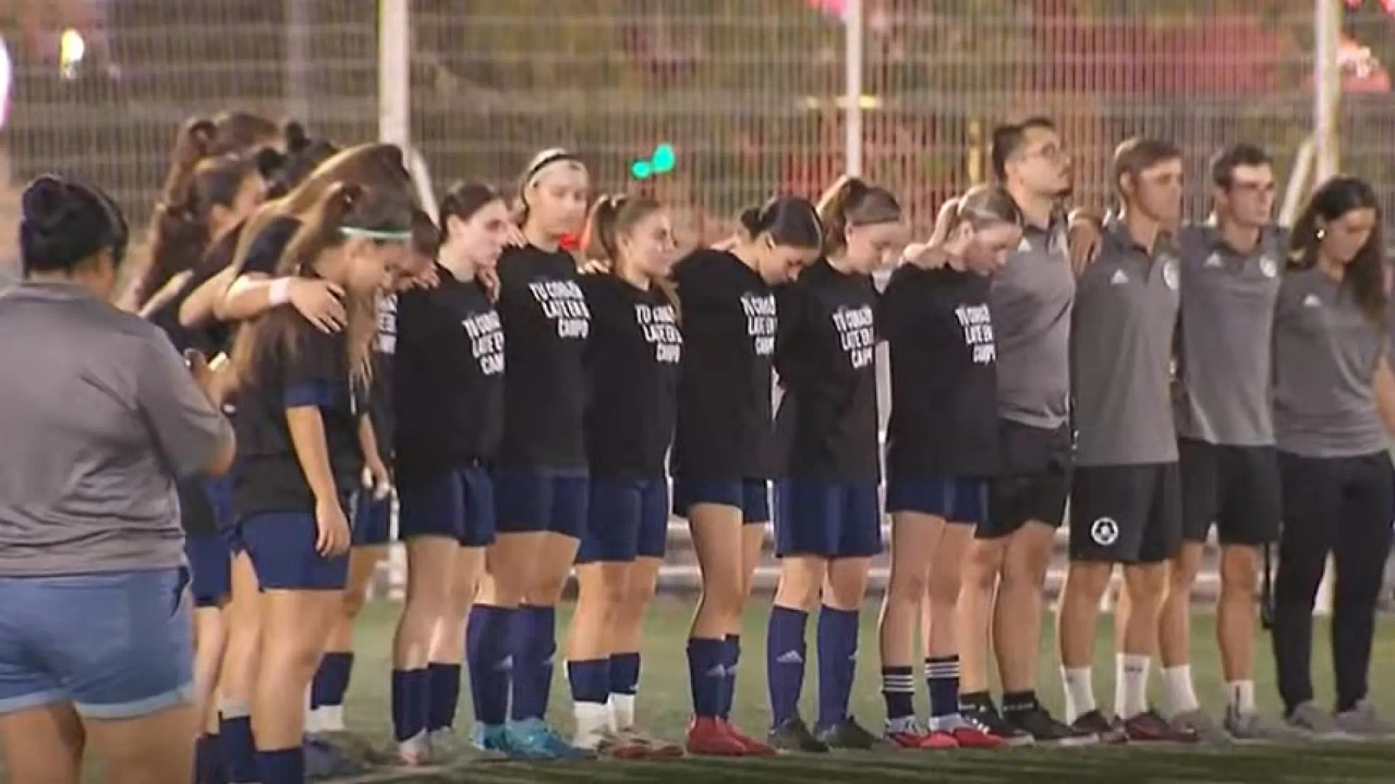 "Tu corazón late en el campo": el homenaje de las compañeras de equipo de Sandra Peña, que se suicidó tras sufrir acoso escolar