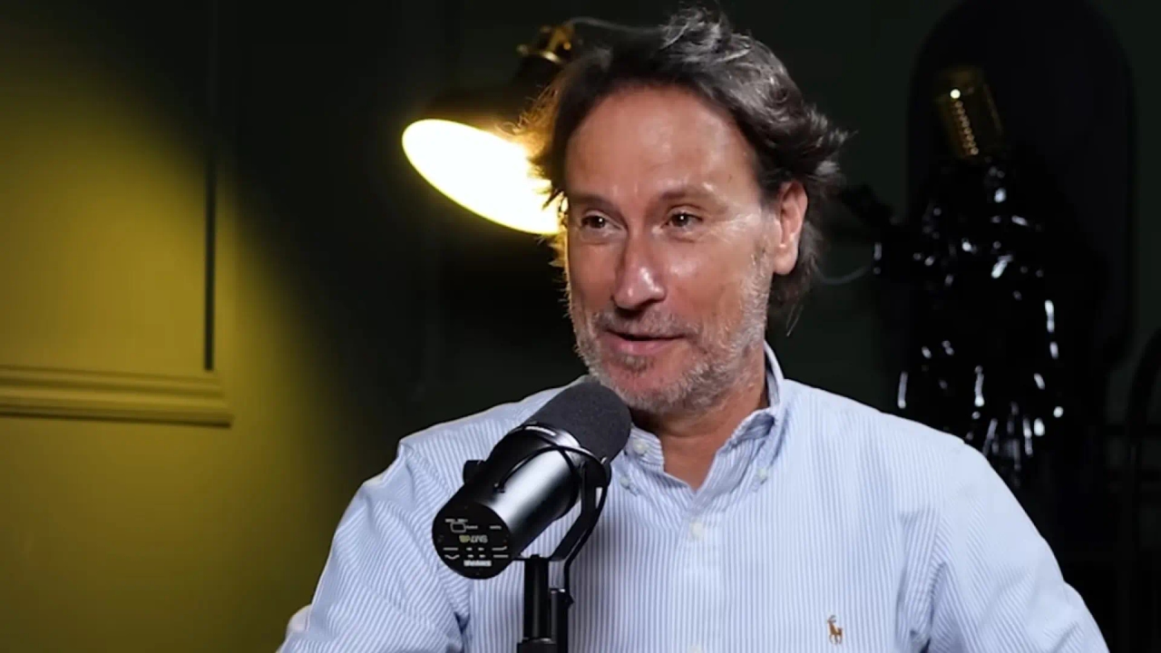 Victor Küppers, Experte für positive Psychologie: „Die Familie verbringt ihre Zeit nicht mehr gemeinsam. Aus Häusern sind Pensionen mit privaten Zimmern geworden.“