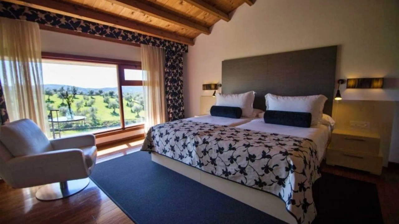 Spektakularny hotel w Estremadurze z widokiem na pastwiska: to dawny klasztor franciszkanów