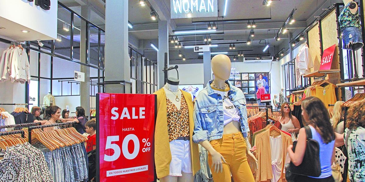 Per competere, in Argentina i prezzi dell'abbigliamento vengono abbassati fino al 50%.