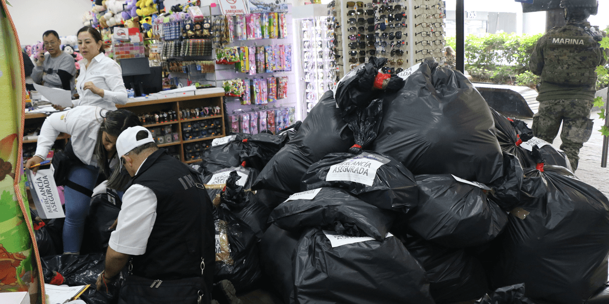 Die Behörden beschlagnahmen 11.000 in China hergestellte Produkte aus Geschäften in Einkaufszentren von Mexiko-Stadt.