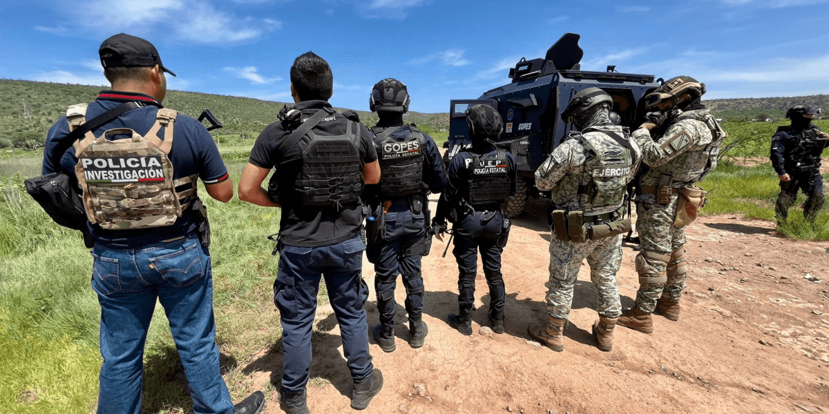 Aguascalientes'in Rincón de Romos kentindeki operasyonda 18 kişi gözaltına alındı ve cephaneliğe el konuldu