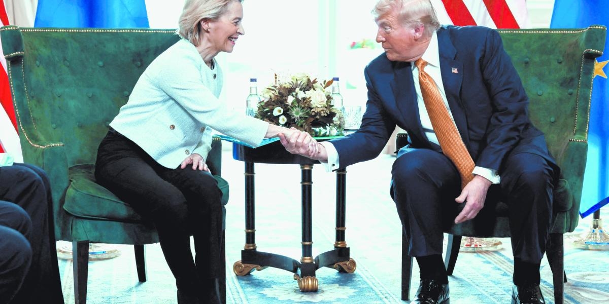 L'Unione Europea e gli Stati Uniti raggiungono un accordo ed evitano una guerra commerciale.
