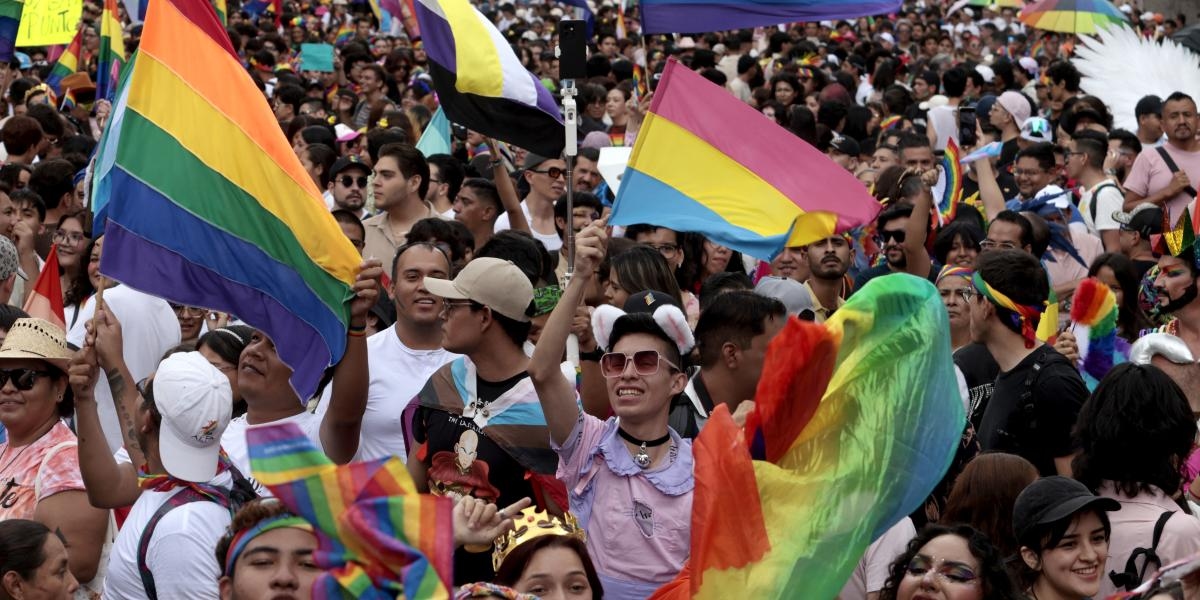 El 81% de los mexicanos apoya proteger a lesbianas, gays y bisexuales contra la discriminación: Ipsos