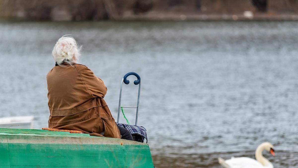 ¿Sabía que la soledad y la pérdida auditiva pueden dañar su cerebro? Esto dice la ciencia