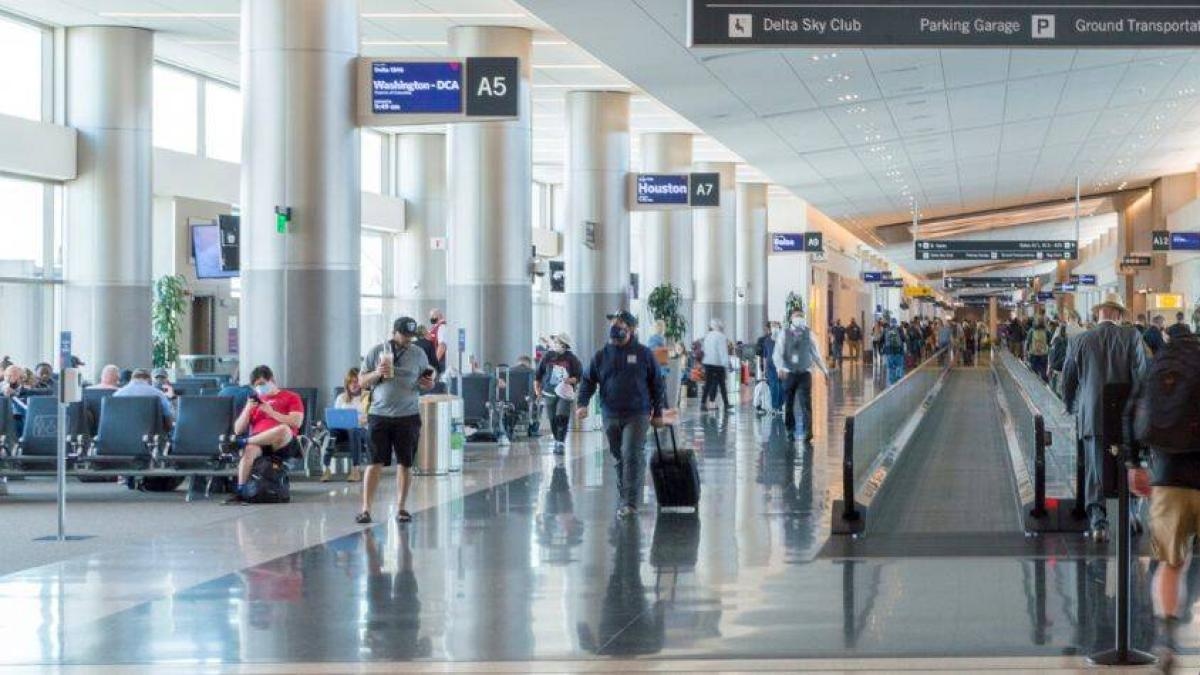 These are the airlines that have canceled flights following attacks by the United States, Israel, and Iran.