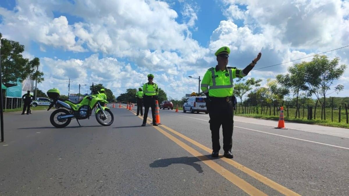 O que você não deve fazer para ser multado por desrespeitar as linhas amarelas e brancas nas estradas