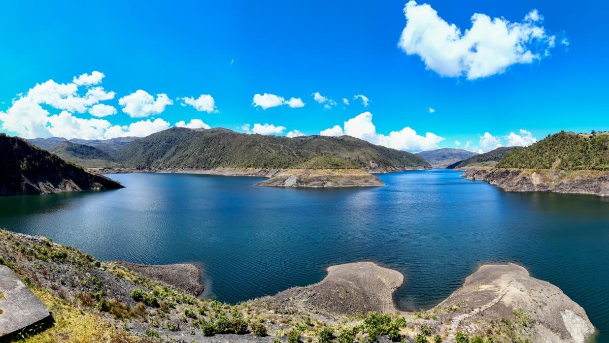 How can Colombia make the most of its water resources for the future?