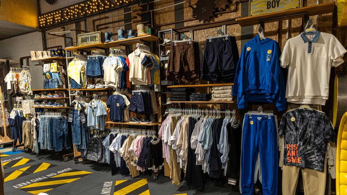 Offcorss indossa la maglia dell'energia rinnovabile utilizzando materie prime a basso impatto ambientale.