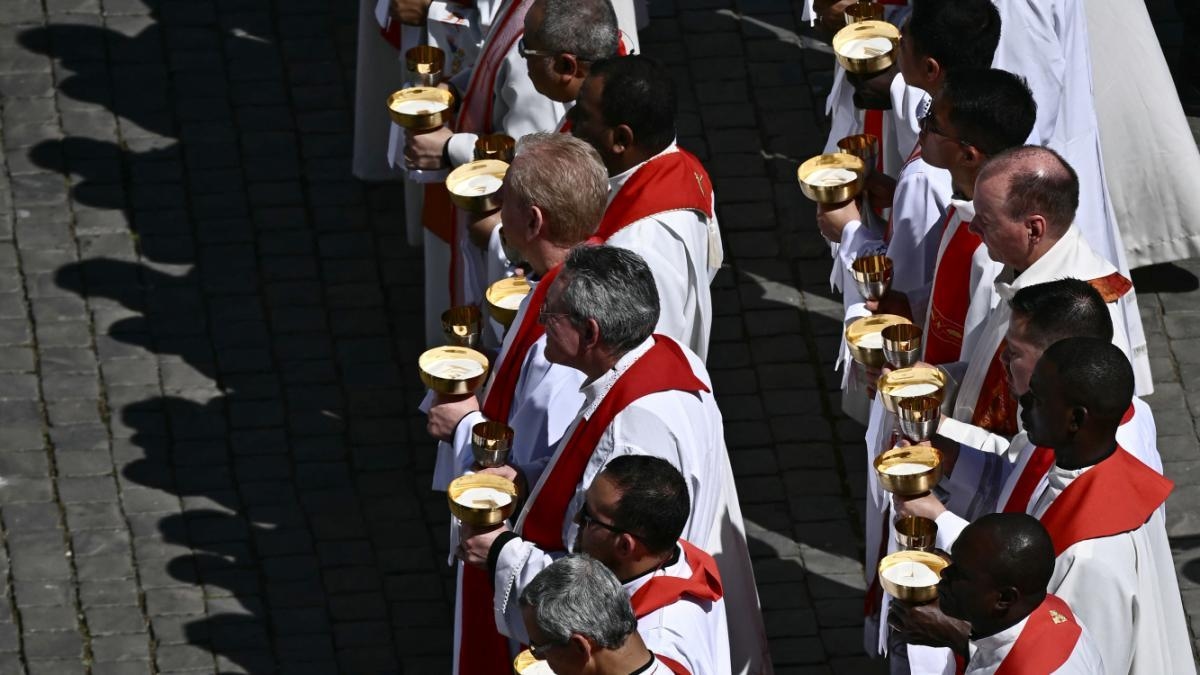 Cardinals decide the date of the conclave to elect Francis's successor