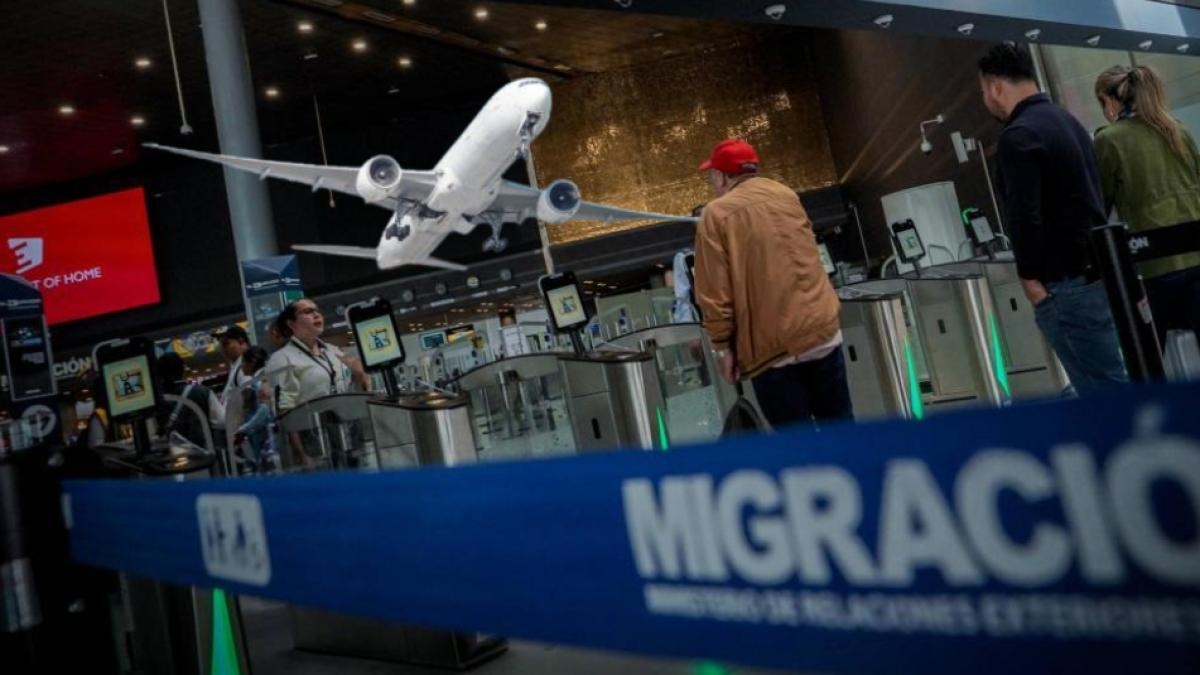 Se você tiver um voo, a Imigração Colombiana recomenda chegar aos aeroportos com bastante antecedência devido ao anúncio do "plano tartaruga".