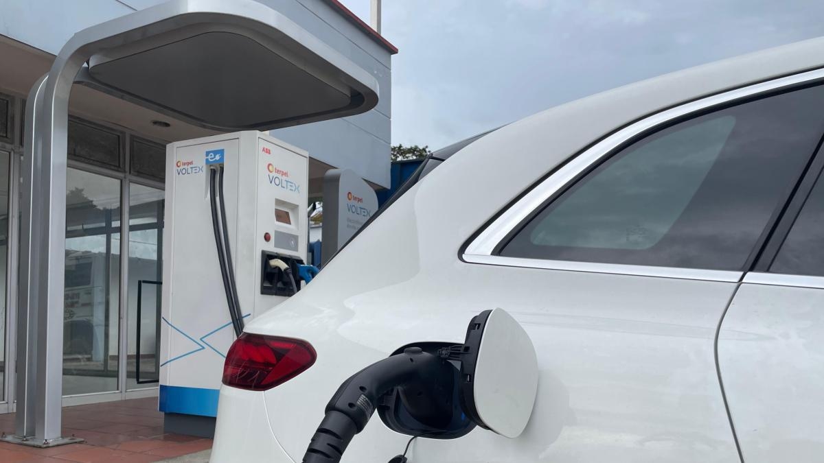 Jak skomplikowane jest podróżowanie drogą samochodem elektrycznym? Kronika podróży między Bogotą i Bucaramangą