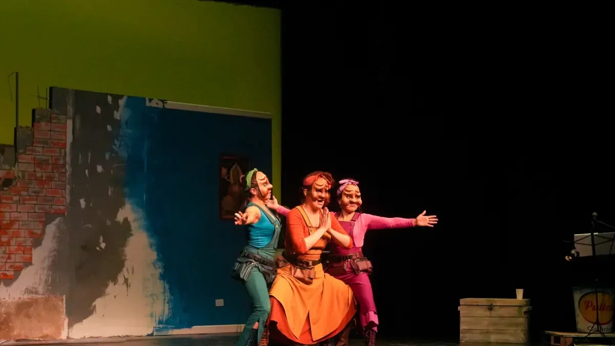Hinter den Kulissen von „Ich suche den Mann meines Lebens, ich hatte bereits einen Ehemann“: Ein Theaterstück, das davon handelt, wie Frauen mit Liebeskummer und Einsamkeit umgehen