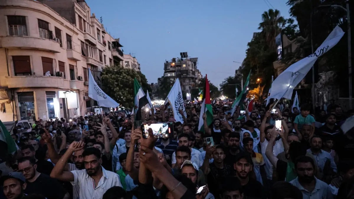Napięcia na Bliskim Wschodzie: Stany Zjednoczone ogłaszają porozumienie mające na celu zakończenie konfliktu między Izraelem a Syrią.