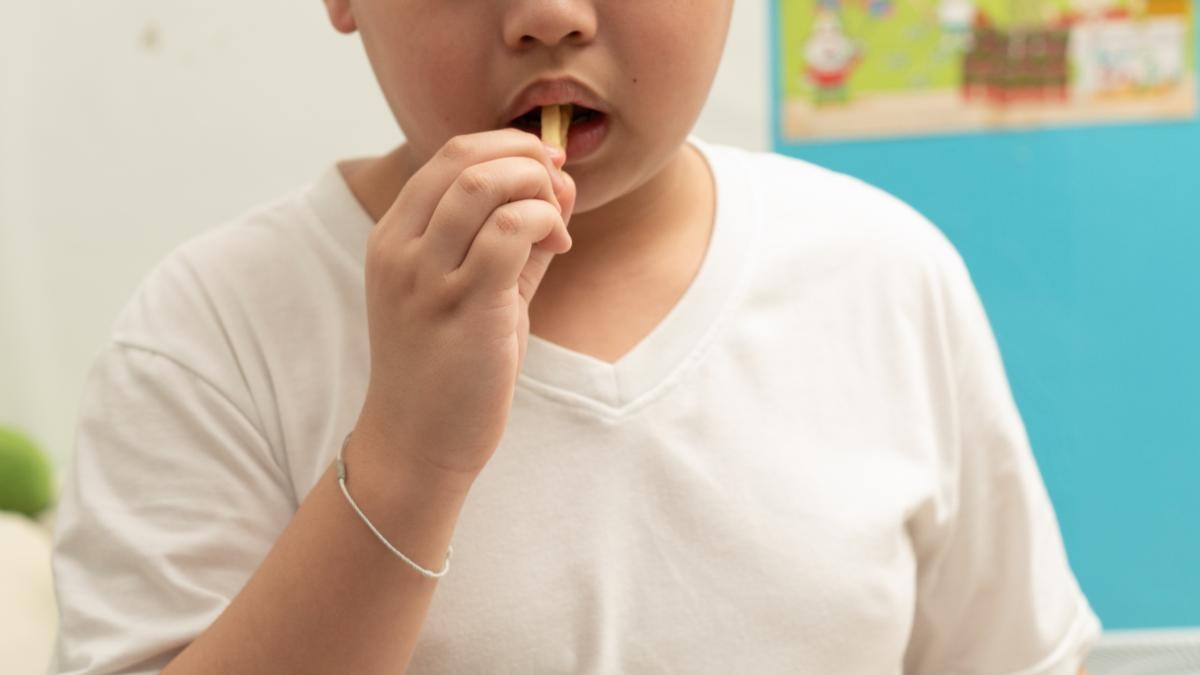 A taxa global de obesidade em crianças e adolescentes excede a de baixo peso pela primeira vez.