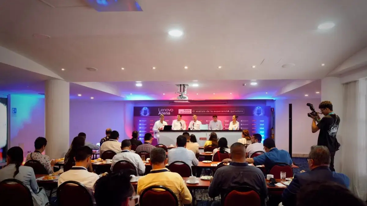 Yapay zeka ve teknoloji 2026 FIFA Dünya Kupası'nı geliştiriyor: oyunları analiz ediyor, kararları destekliyor ve taraftar deneyimini geliştiriyor.