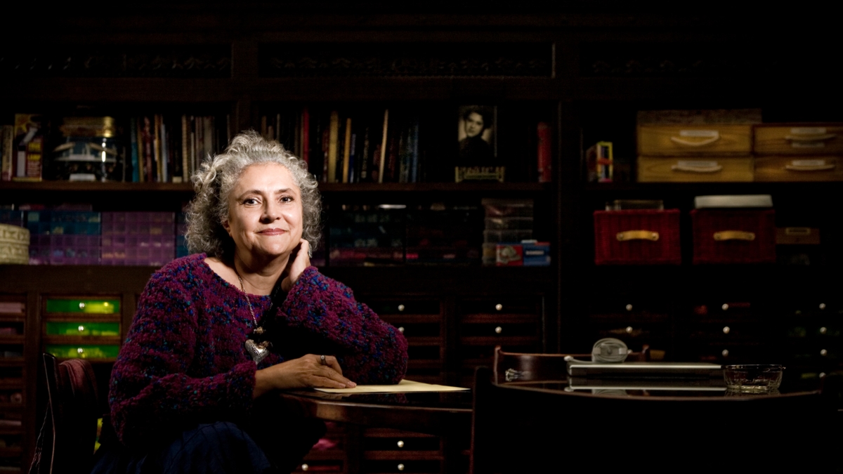 'Sanat, sisteme karşı gelmenin tek yoludur': CELAC konuklarından yazar Laura Esquivel