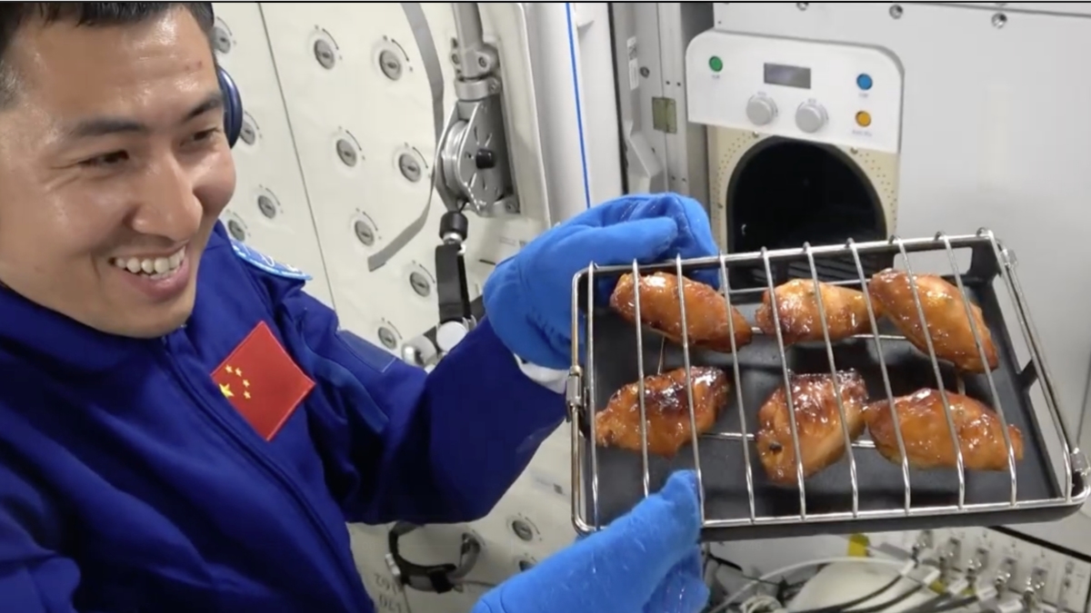 Des astronautes chinois réussissent à préparer le premier barbecue dans l'espace : voici ce qu'ils ont mangé