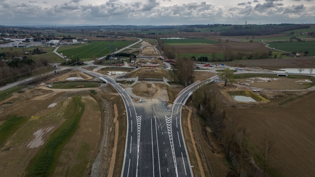"He perdido el 80% de mis clientes": como la "gran zanja" de Astérix, este pueblo está dividido en dos por la interrupción de las obras de la A69.